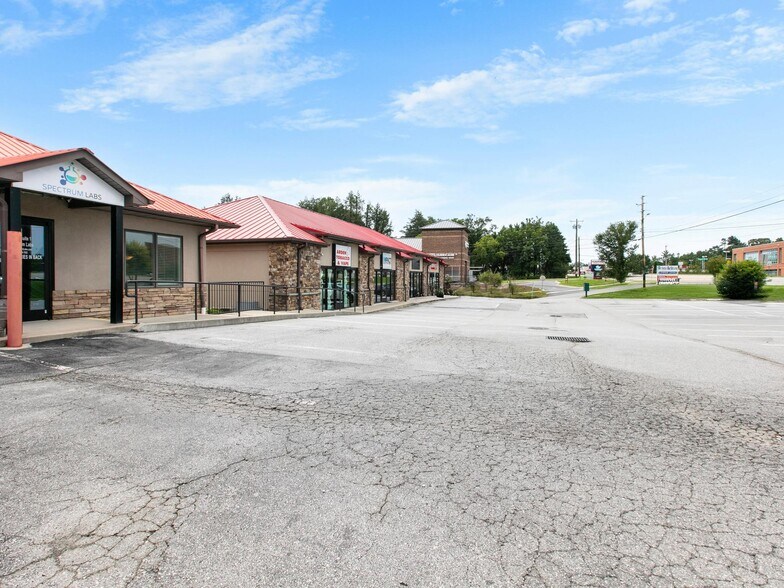More Photos Of 2690 Hendersonville Rd, Fletcher Medical For Lease