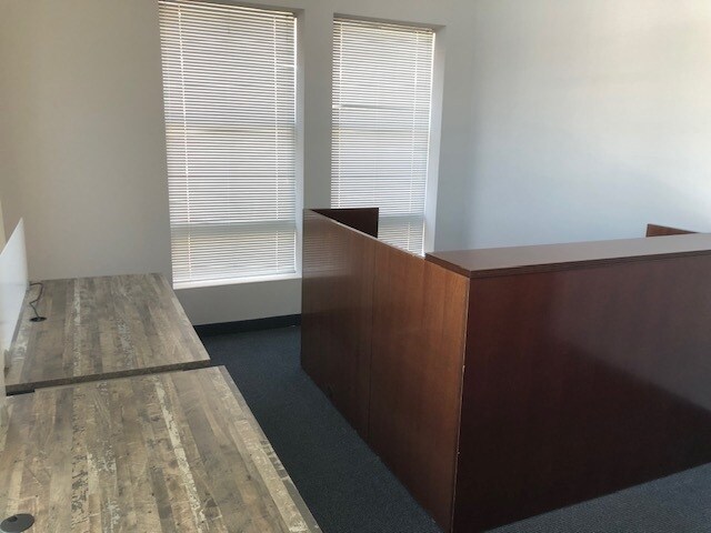 More Photos Of 21155 Whitfield Pl, Sterling Office For Sale