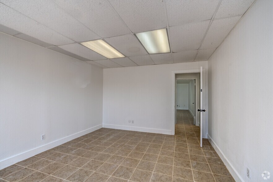 More Photos Of 7999 Hansen Rd, Houston Unknown For Lease