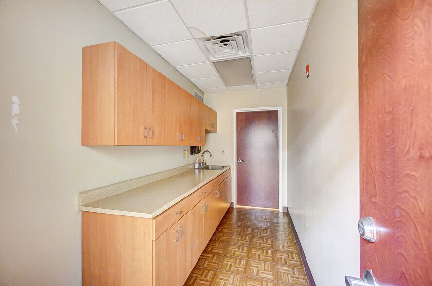More Photos Of 916-920 W Market St, Lima Medical For Sale