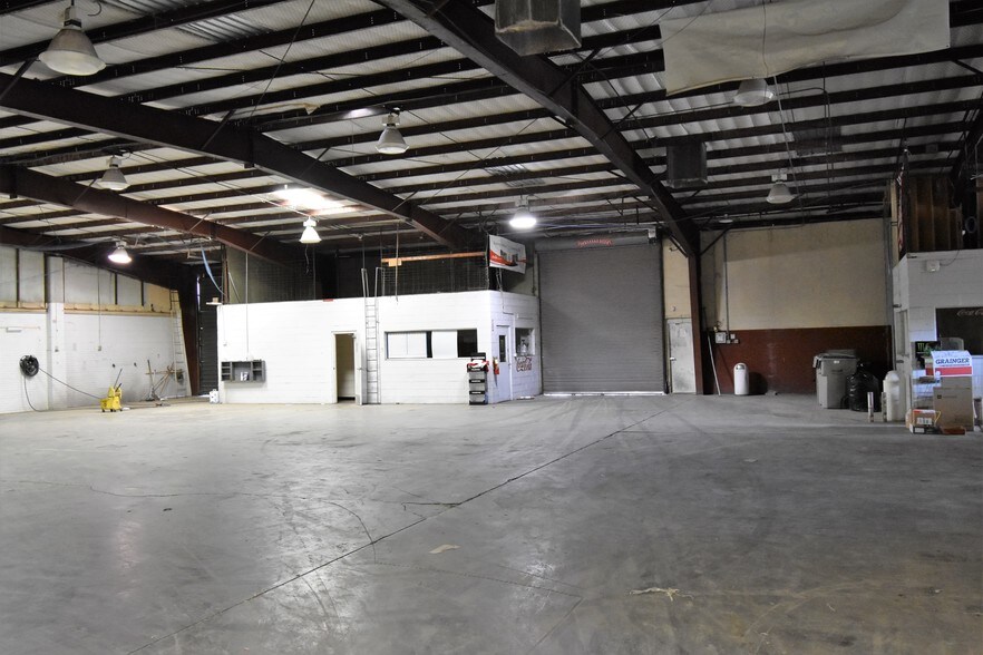 More Photos Of 2305 W Highway 90, Alpine Warehouse For Sale