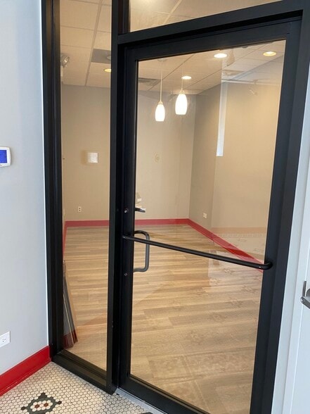 More Photos Of 5000 N Broadway St, Chicago Restaurant For Lease