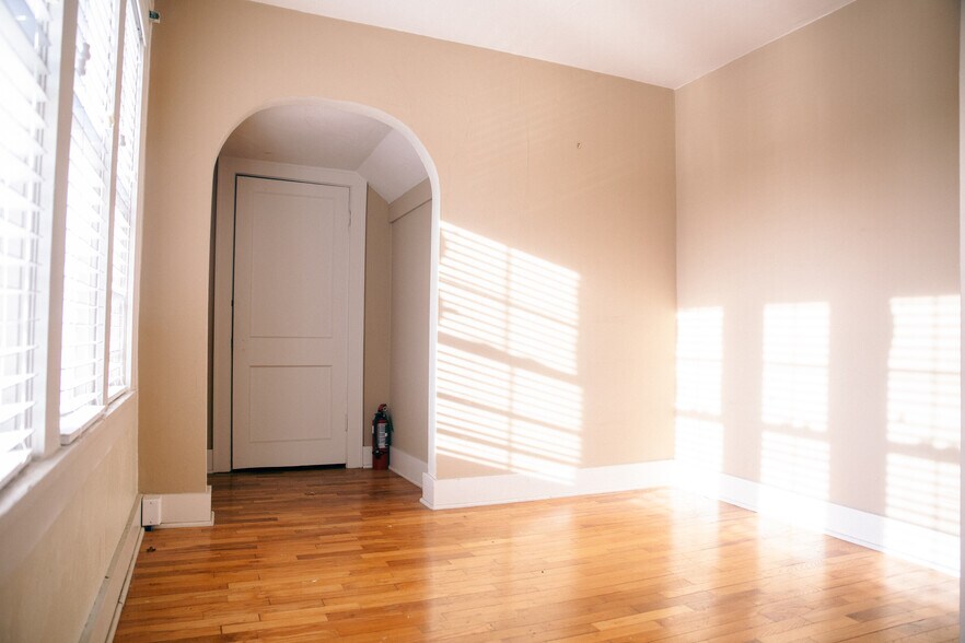 More Photos Of 355 N College Ave, Fayetteville Office For Sale