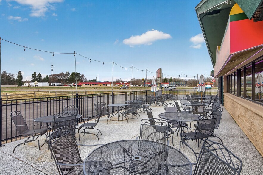 More Photos Of 17646 NE Central Ave, Ham Lake Restaurant For Sale