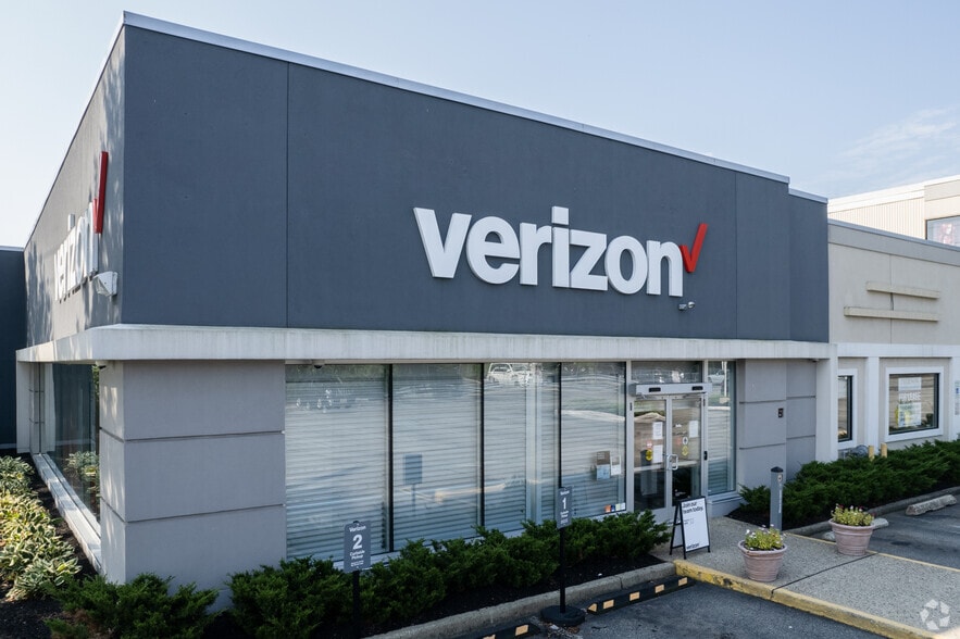 More Photos Of 469 Route 17, Paramus General Retail For Lease