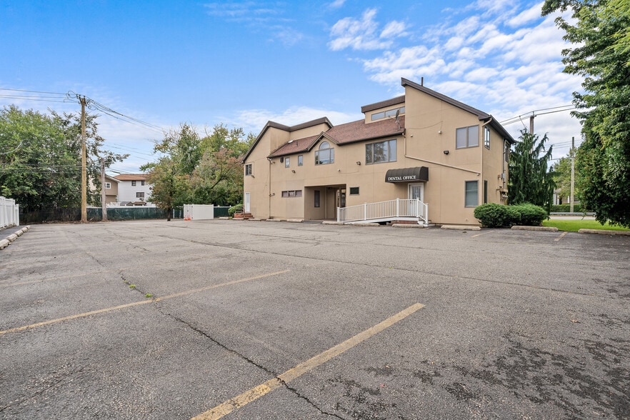 More Photos Of 4546 Hylan Blvd, Staten Island Medical For Sale