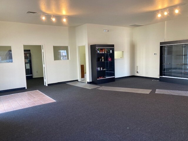 More Photos Of 2325 Western Ave, Las Vegas Light Manufacturing For Lease