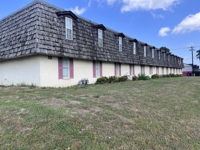 Primary Photo Of 3721 Millbranch Rd, Memphis Apartments For Sale