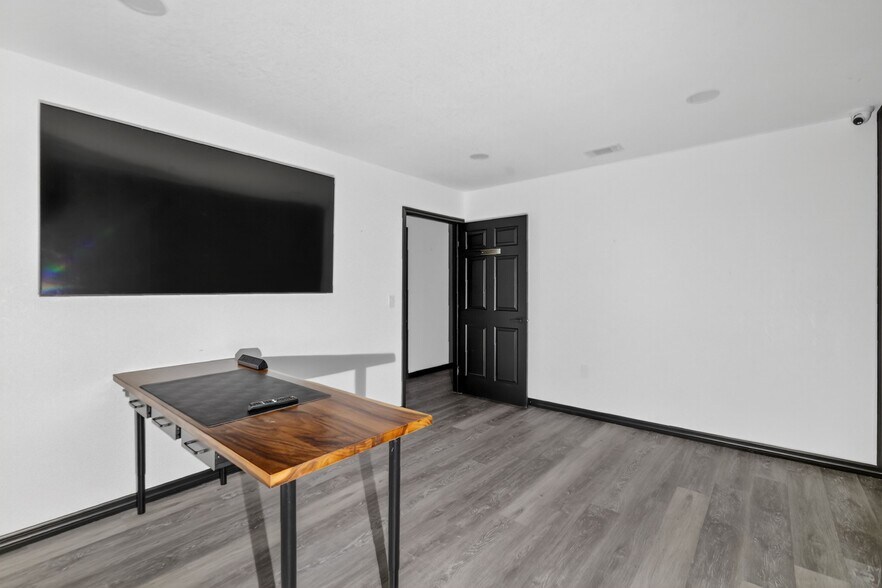 More Photos Of 1130 E North Blvd, Leesburg Freestanding For Lease