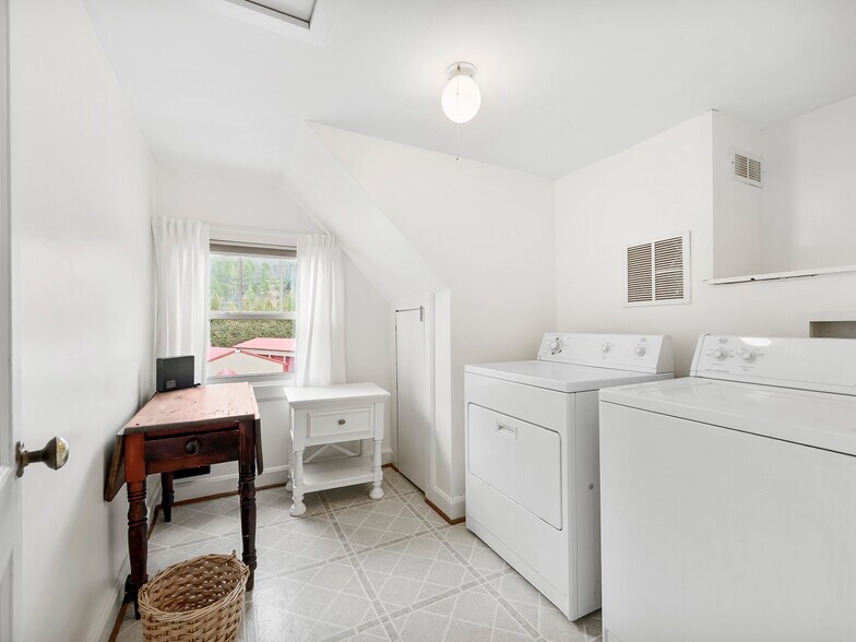 More Photos Of 58 Gunter Town Rd., Marshall Self Storage For Sale