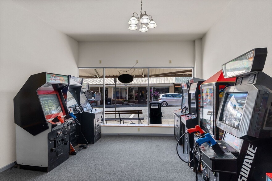 More Photos Of 202 NE 1st, Winlock Storefront Retail Office For Sale