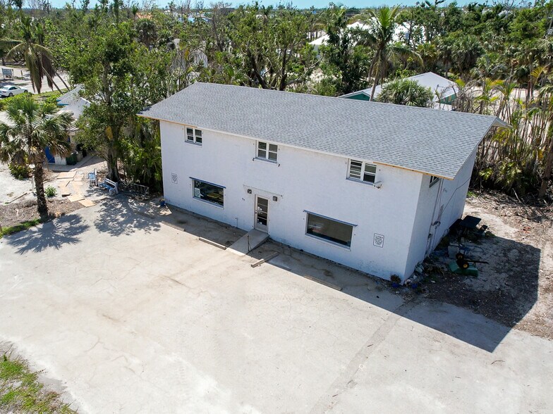 More Photos Of 905 Fitzhugh St, Sanibel Freestanding For Sale