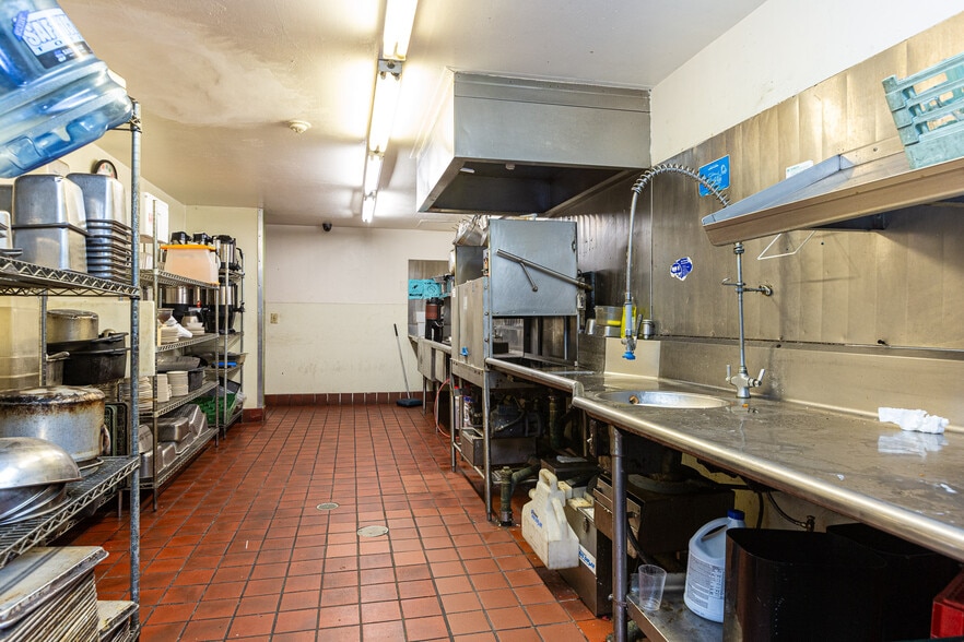 More Photos Of 150 Hegenberger Rd, Oakland Hotel For Sale