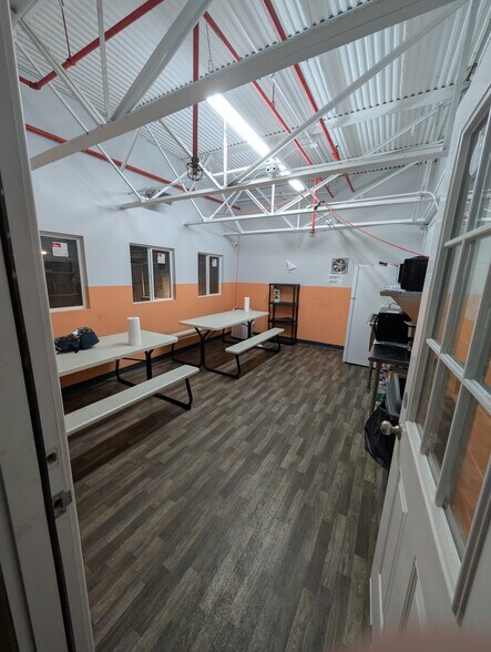 More Photos Of 40 3rd St, Walnutport Warehouse For Lease