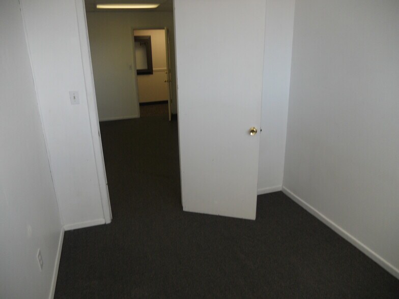 More Photos Of 1100 W Littleton Blvd, Littleton Loft Creative Space For Sale