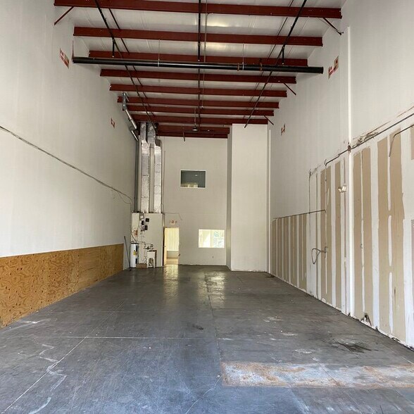 More Photos Of 4333 Silver Star Rd, Orlando Warehouse For Lease