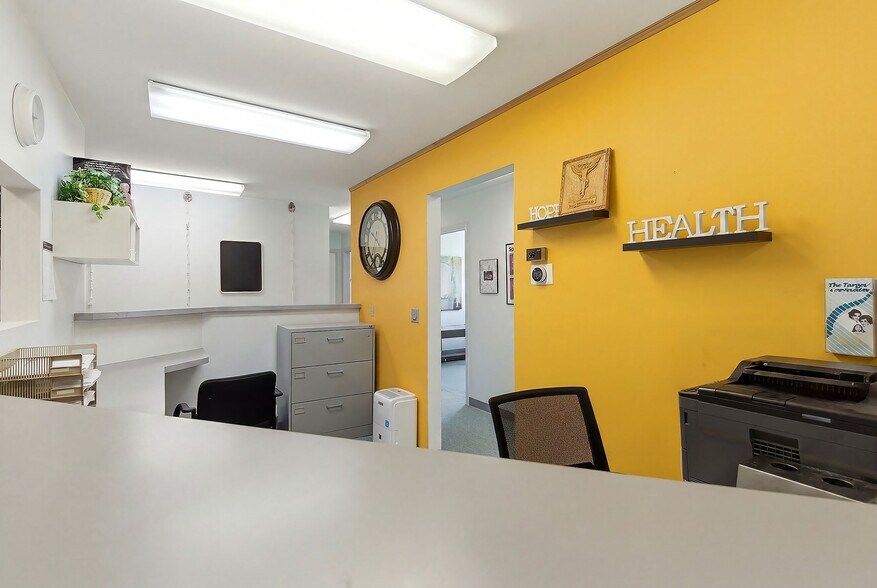More Photos Of 801 Hughes Dr, Hamilton Office Residential For Sale