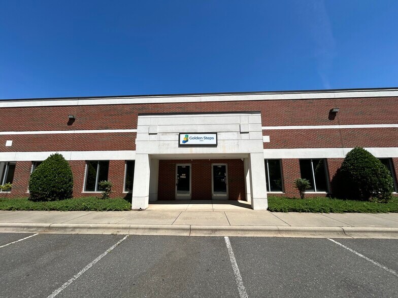 More Photos Of 3120 Latrobe Dr, Charlotte Showroom For Lease