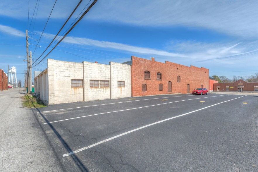More Photos Of 204 S Broadway, Coweta Office For Sale