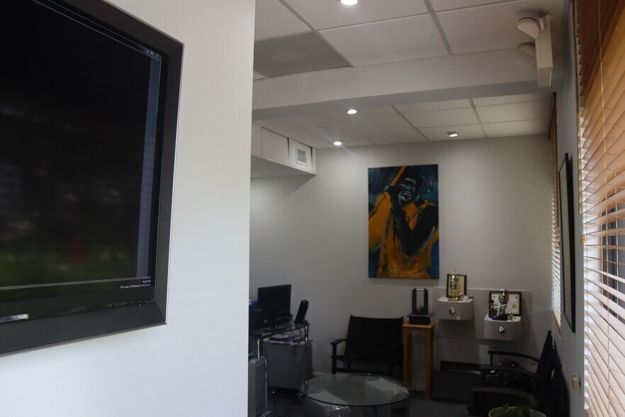 More Photos Of 7180-7194 SW 47th St, Miami Service For Sale