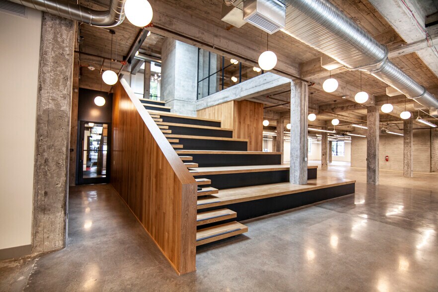 More Photos Of 827 NE Oregon St, Portland Unknown For Lease