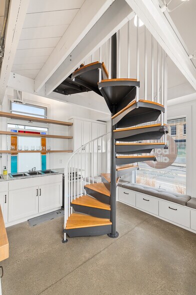 More Photos Of 20 N Mulberry St, Mansfield Office For Sale