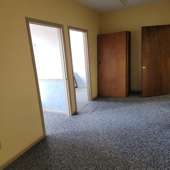 More Photos Of 600 Main St, Riverton Office For Sale