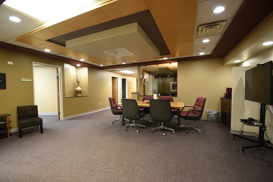 More Photos Of 1402 43rd St S, Fargo Office For Lease