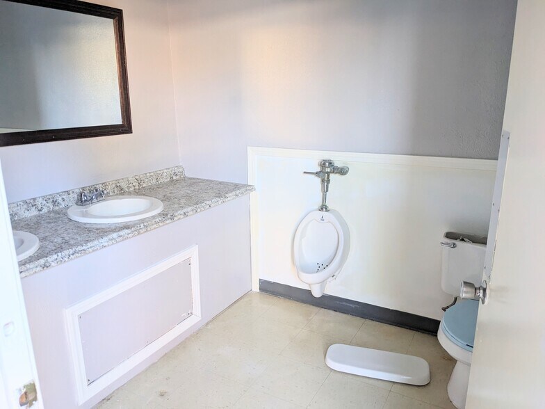 More Photos Of 3605 Amos st st, Houston General Retail For Lease