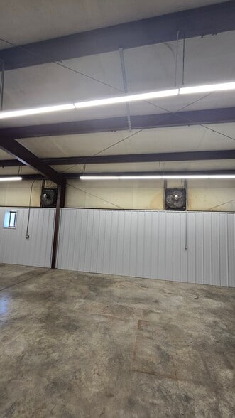 More Photos Of 210 S Maple St, Lebanon Warehouse For Lease