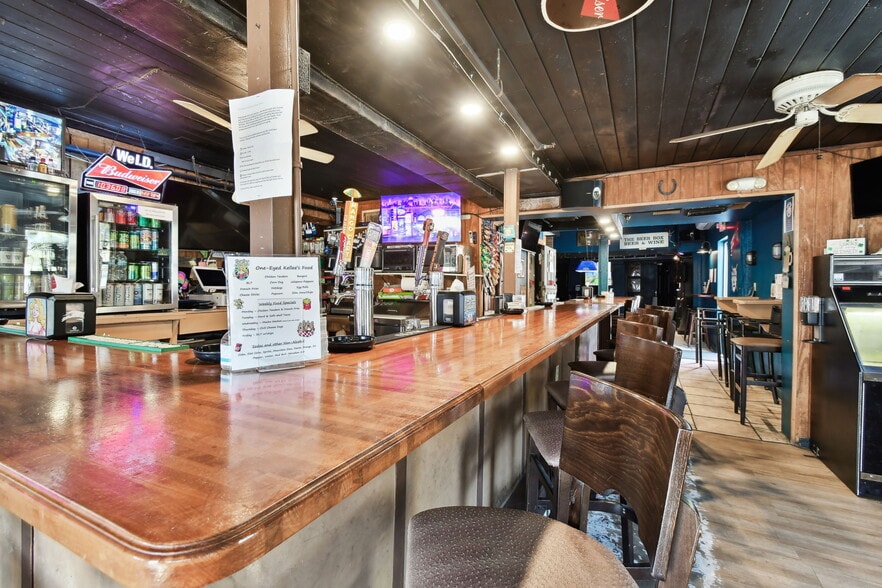 More Photos Of 3007 6th St S, Saint Petersburg Bar For Sale