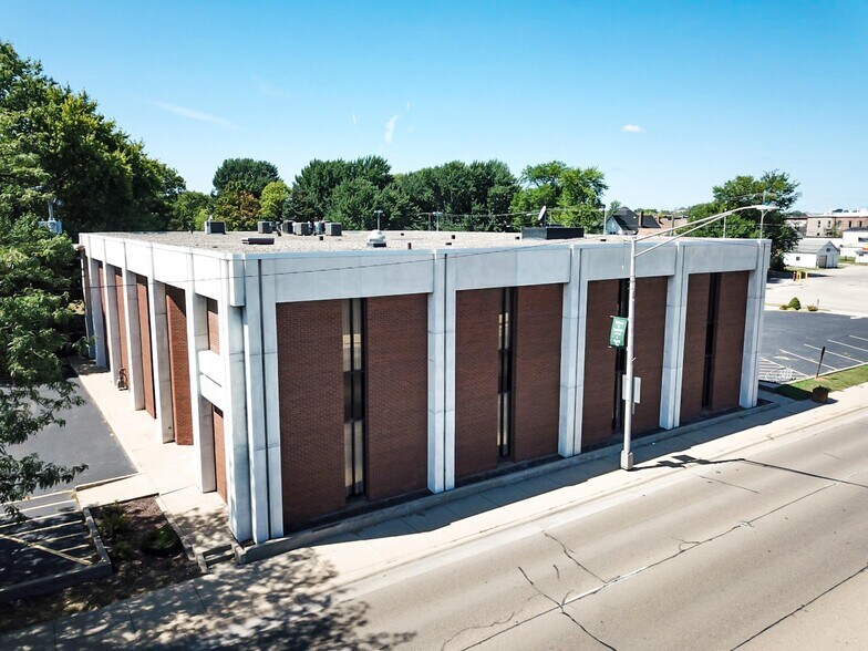 More Photos Of 300 First Ave, Rock Falls Bank For Lease