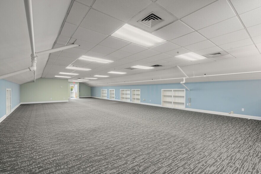 More Photos Of 109 Talcott Rd, West Hartford Manufacturing For Sale