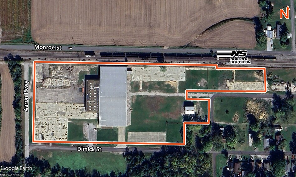 More Photos Of 823 Aaron Pky, Centralia Manufacturing For Lease