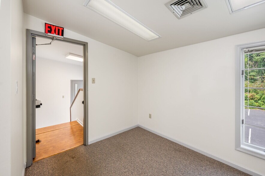 More Photos Of 3519 E Main St, Morgantown Office Residential For Lease