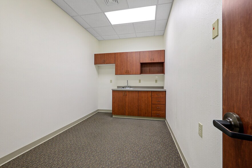 More Photos Of 200 Golfview Rd, Cecil Storefront Retail Office For Sale