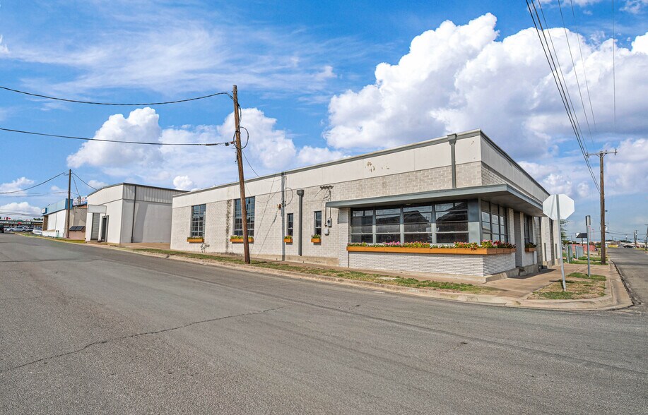 More Photos Of 4520 Fort Ave, Waco Warehouse For Sale