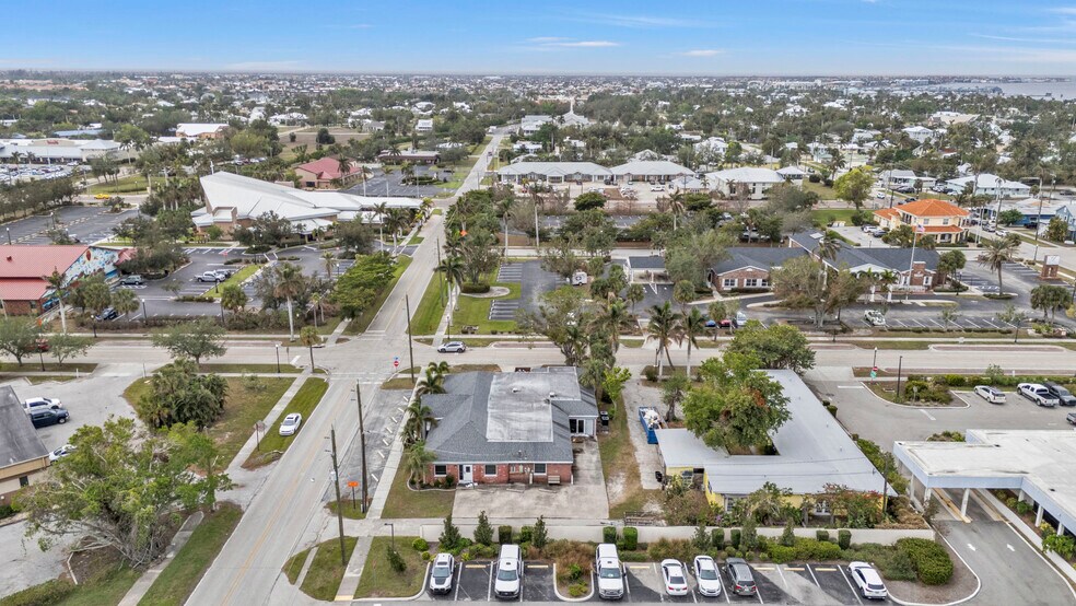 More Photos Of 128 W Charlotte Ave, Punta Gorda Office Residential For Sale