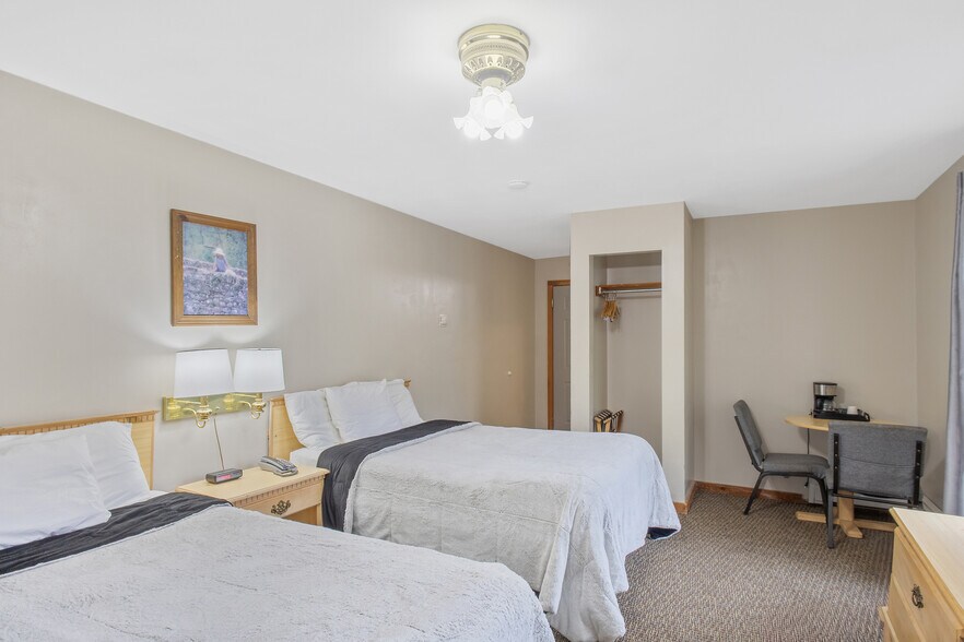 More Photos Of 180 E 10th St, Oswego Hotel For Sale