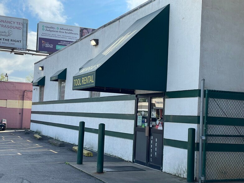 More Photos Of 3143 E Main St, Columbus Freestanding For Sale