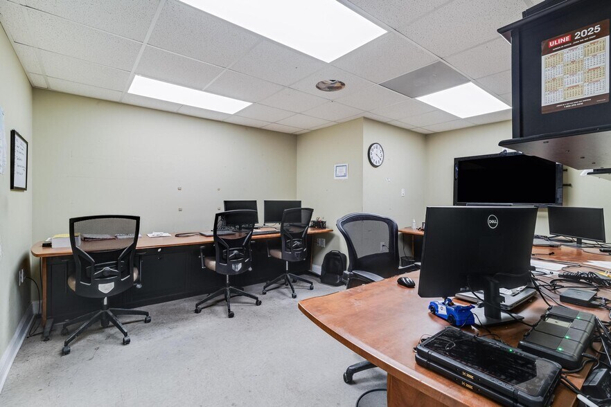 More Photos Of 28275 Three Notch Rd, Mechanicsville Warehouse For Lease