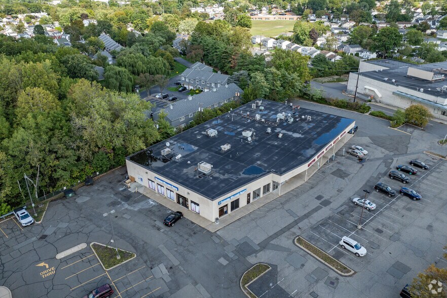 More Photos Of 17-61 River Rd, Fair Lawn Freestanding For Lease