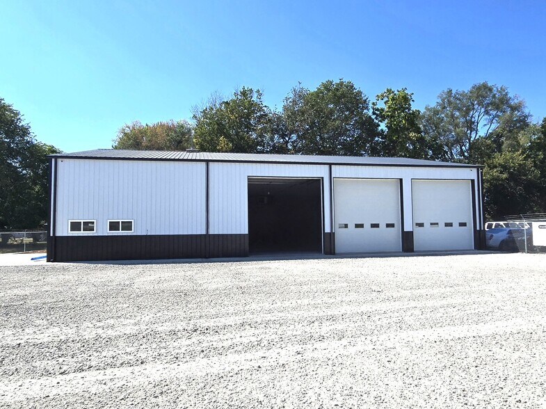 Primary Photo Of 1440 Washington Ave, Terre Haute Flex For Lease