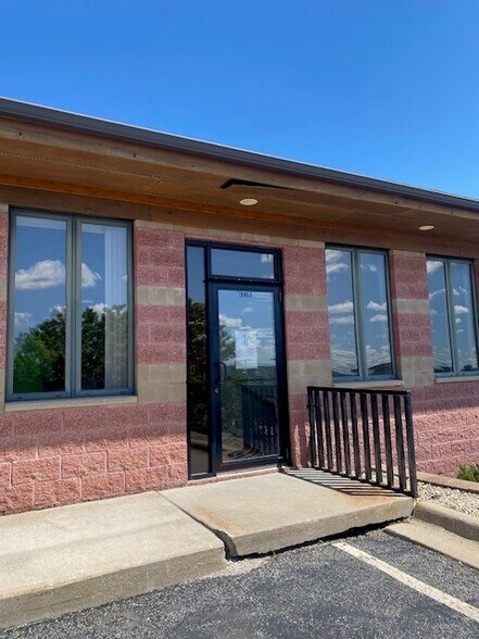 More Photos Of 2720 Superior Dr NW, Rochester Office For Lease