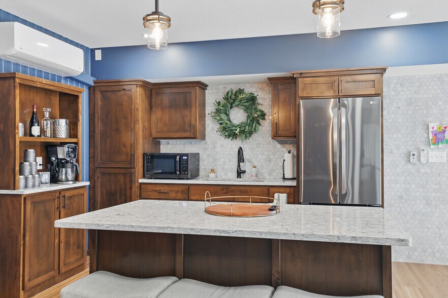 More Photos Of 663 Valerie Ave, Hudson Specialty For Sale