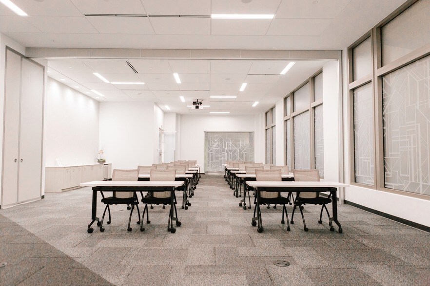 More Photos Of 800 LaSalle Ave, Minneapolis Office For Lease