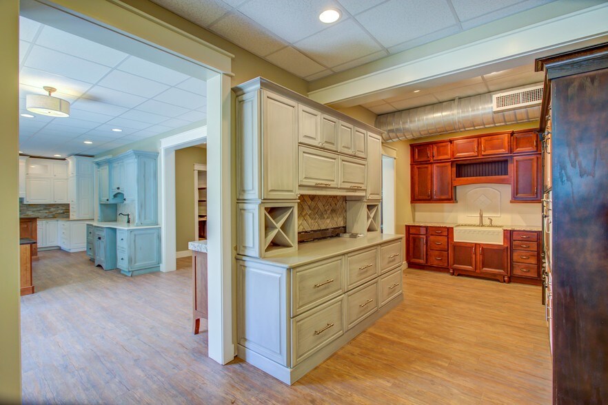 More Photos Of 108 Kelly Rd, Niceville Showroom For Lease