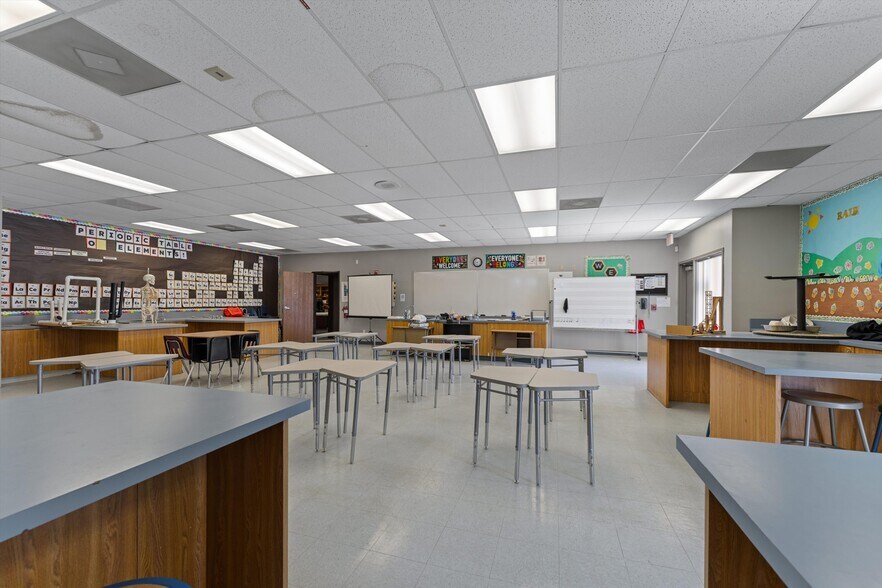 More Photos Of 3700 W Avenue L, Lancaster Schools For Lease