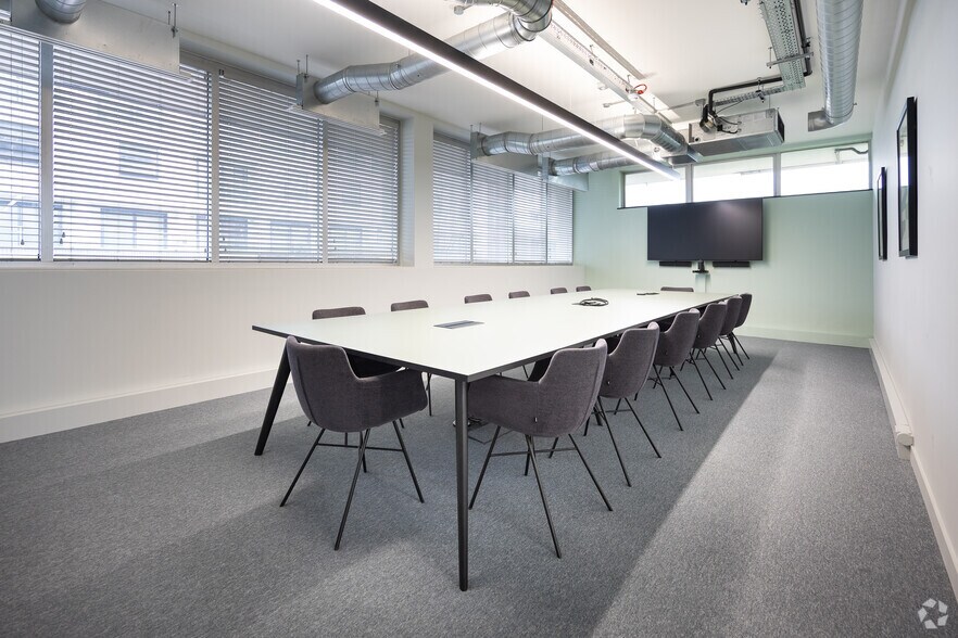 More Photos Of Charles Sq, Bracknell Coworking Space