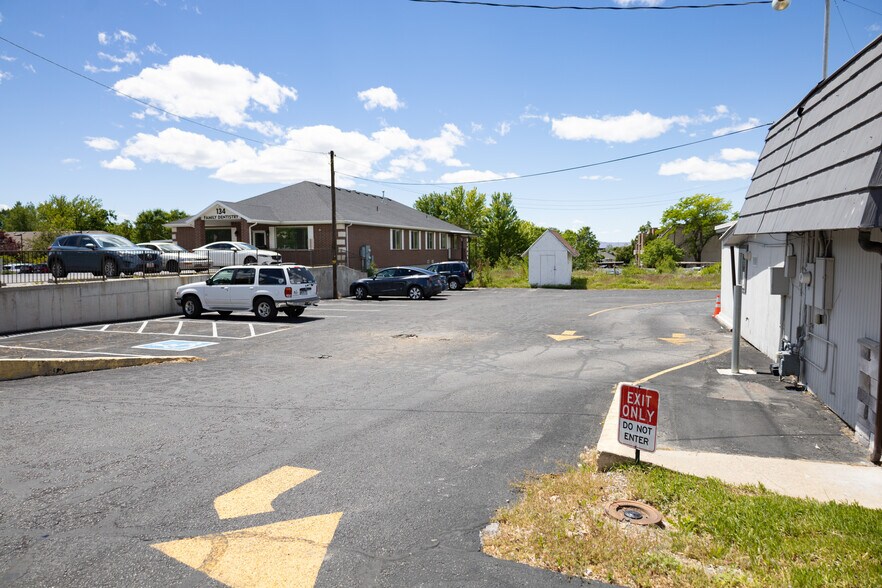 More Photos Of 104 S Main St, Centerville Restaurant For Sale